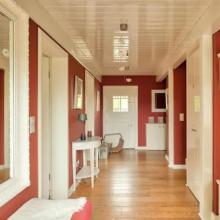 With 3 Bedrooms * Wrixum