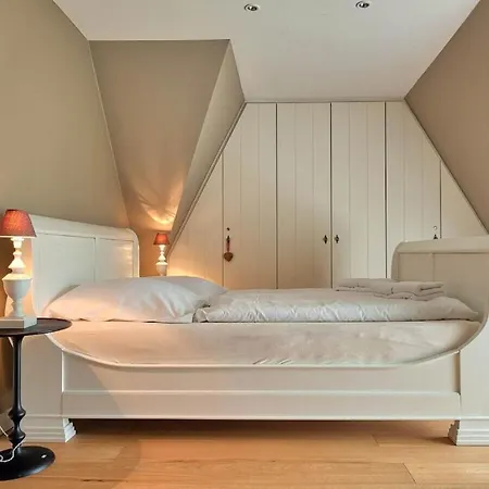 With 3 Bedrooms Wrixum