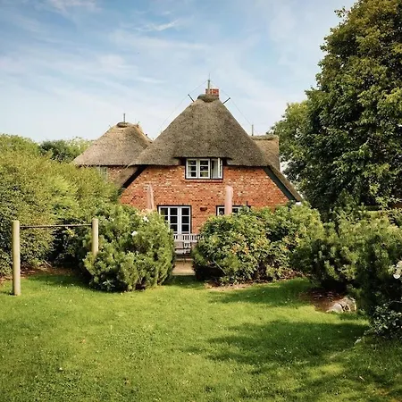 With 3 Bedrooms Hébergement de vacances *