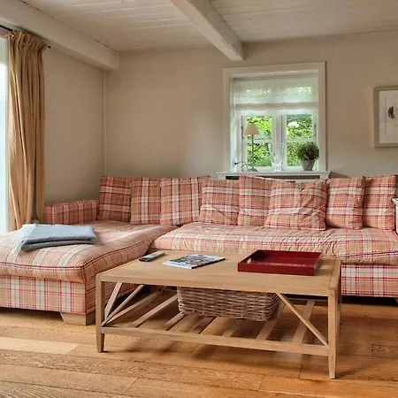 With 3 Bedrooms Wrixum